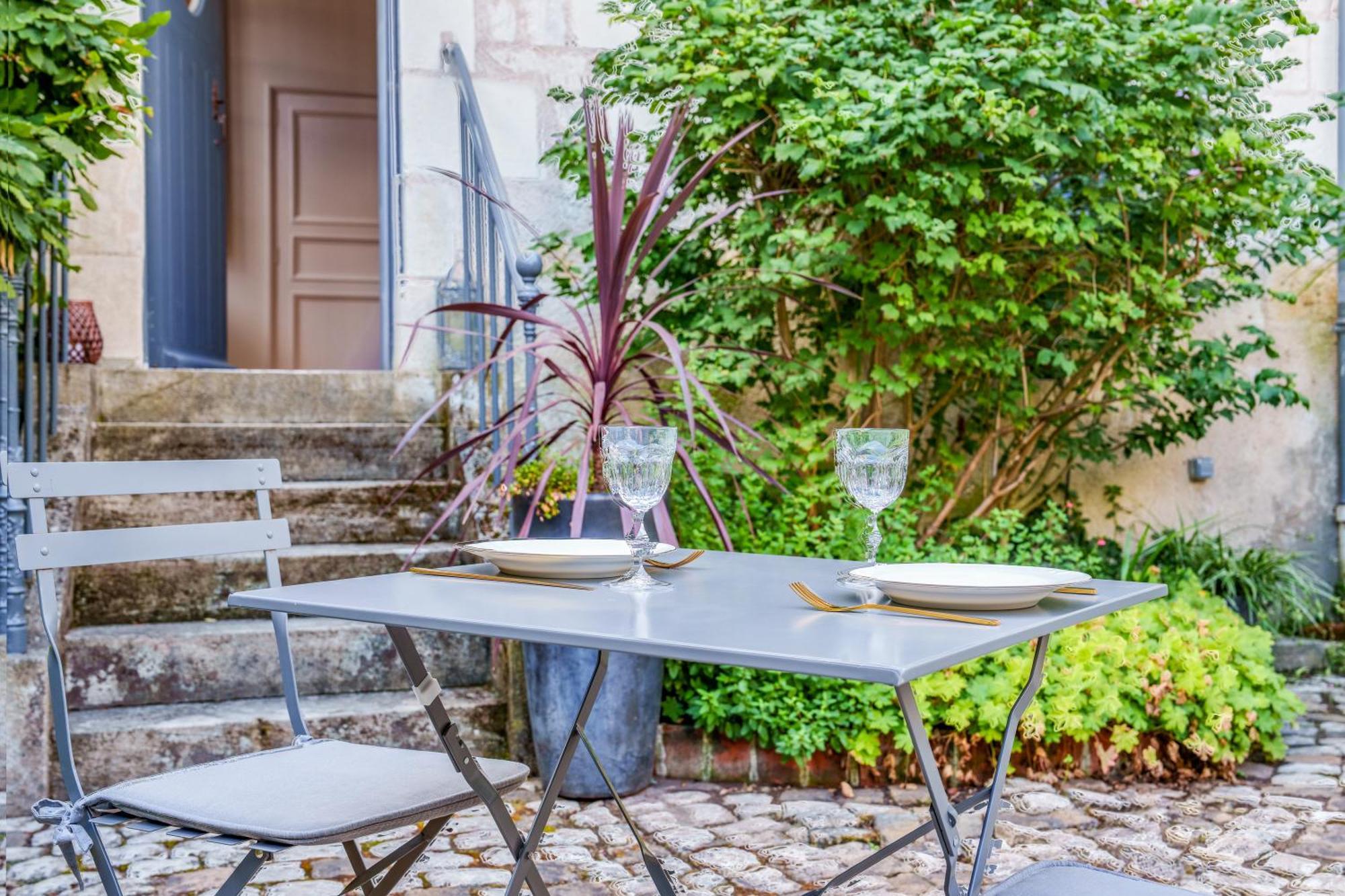 Appartement Raffine Vue Cathedrale, Jardin, Wifi Tours Exterior foto